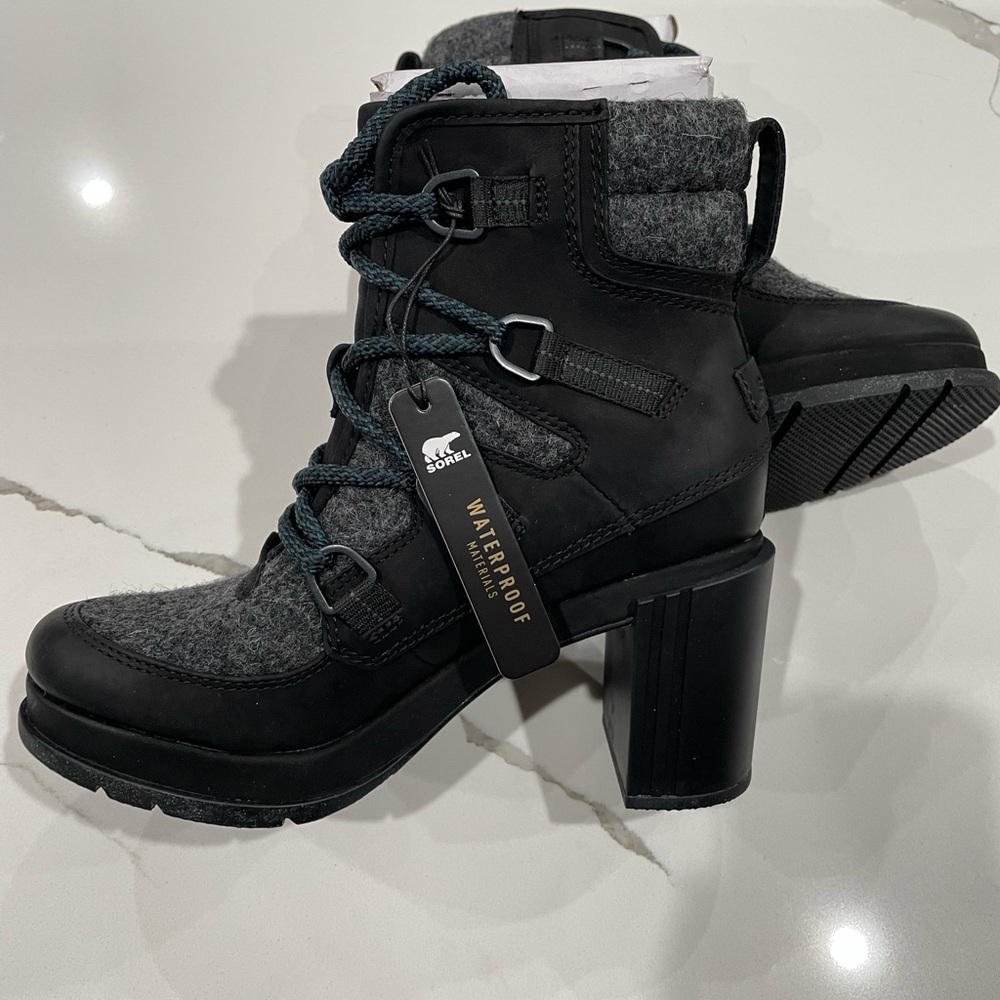 NWT Sorel Women’s Blake Lace Boot 6